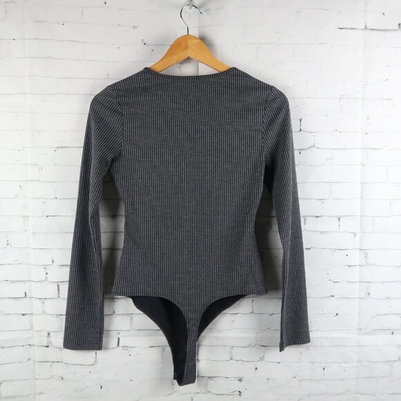 LE LIS GREY & BLACK RIBBED LONG SLEEVE CUT OUT BODYSUIT SIZE SMALL - Picture 7 of 8